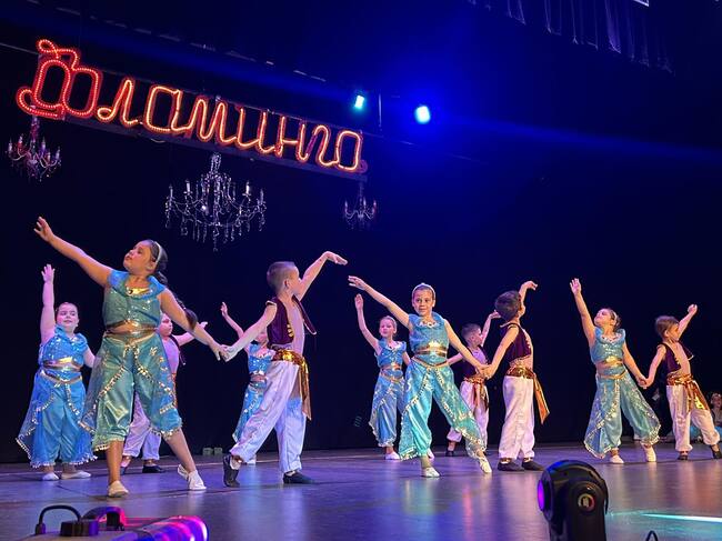 ОА Русе: „Фламинго“ зарадва русенци и гостите на града с уникален спектакъл и благотворителен концерт