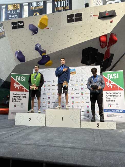 Сребърен медал и четвърто място за България на европейското първенство по спортно катерене за юноши и девойки в дисциплината боулдър