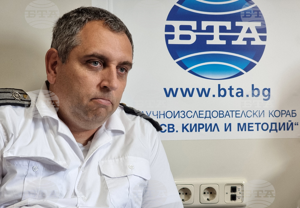 BTA’s National Press Club onboard RSV 421 – Varna - presenting LIK’s April issue