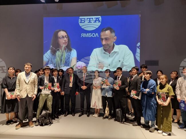 BTA’s National Press Club in Yambol – presenting LIK’s April issue