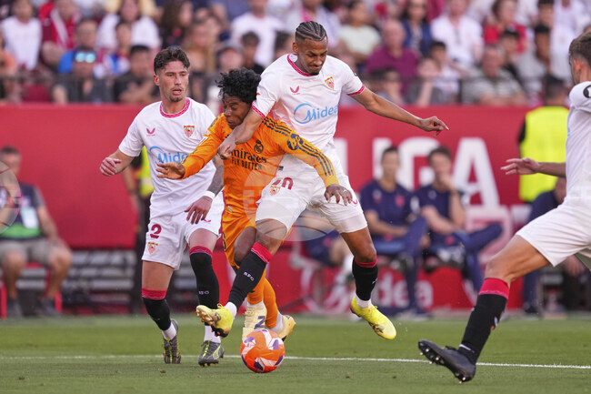 Севиля и Елче завършиха наравно в среща от испанското футболно първенство