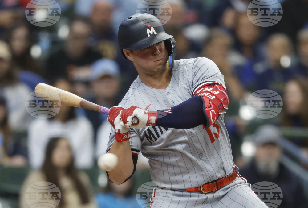 Twins Brewers Baseball