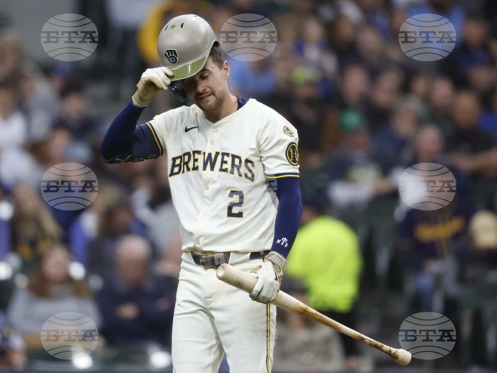 Twins Brewers Baseball