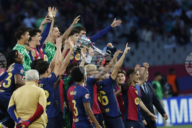 Флик: „Барселона ще трябва да работи още по-усилено през следващия сезон, за да спечели титли“