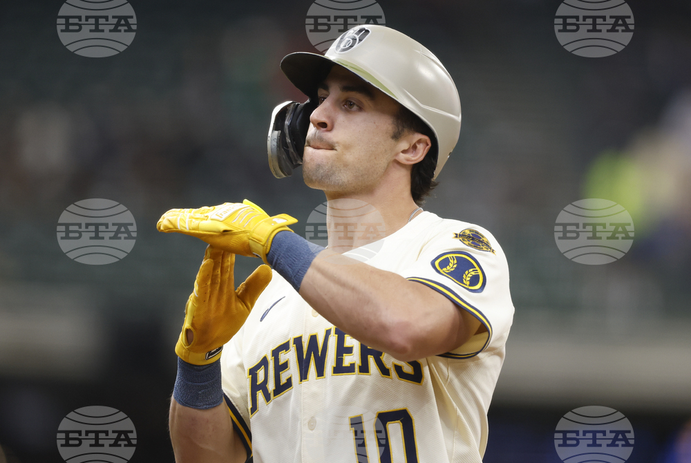 Twins Brewers Baseball