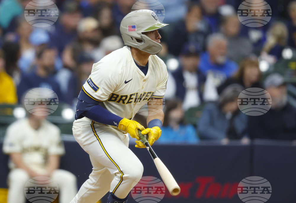 Twins Brewers Baseball