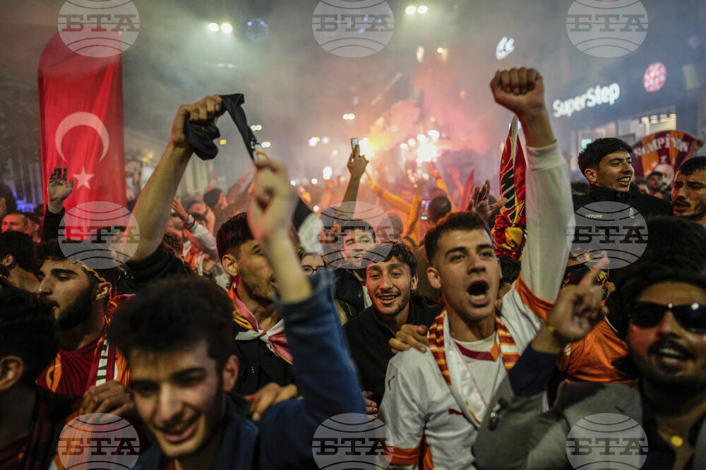 Десетки полицаи в Берлин пострадаха при сблъсъци с фенове на Галатасарай, празнуващи титлата в турското първенство