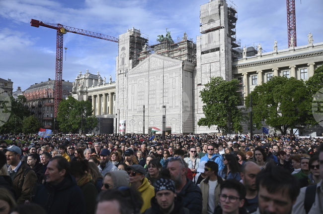 Около 15 000 се събраха на антиправителствен протест в Будапеща