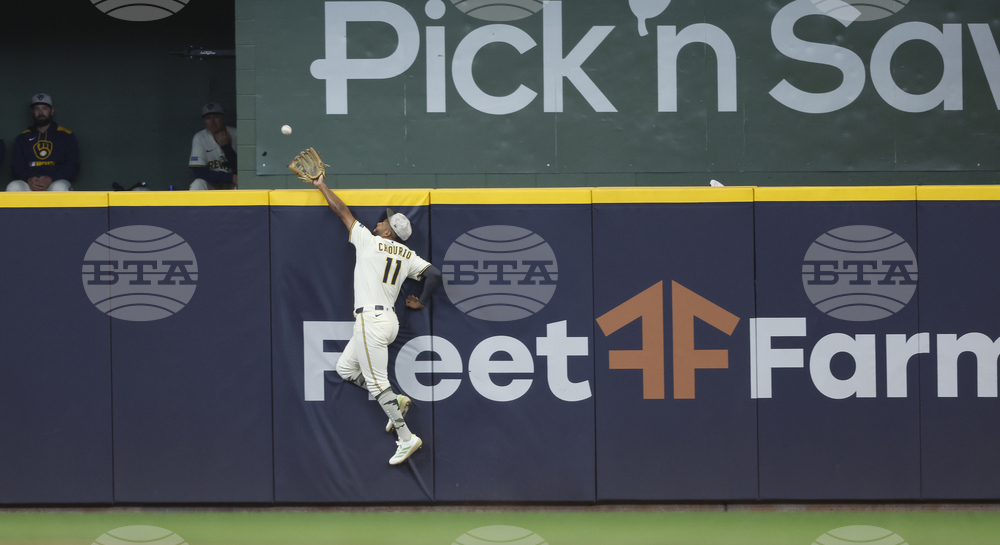 Twins Brewers Baseball