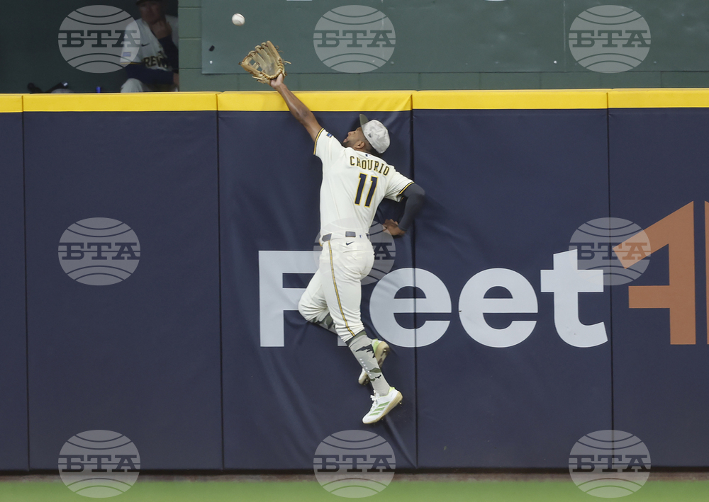 Twins Brewers Baseball