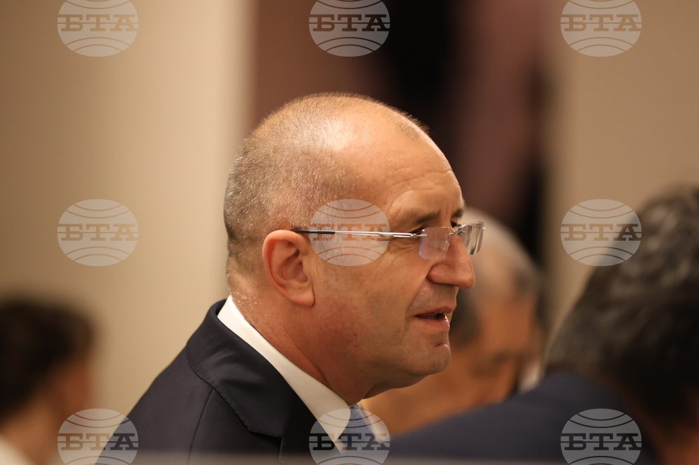 Япония - Румен Радев - принцеса Такамадо - Университет "Васеда" - изложба