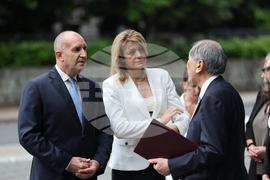 Япония - Румен Радев - принцеса Такамадо - Университет "Васеда" - изложба