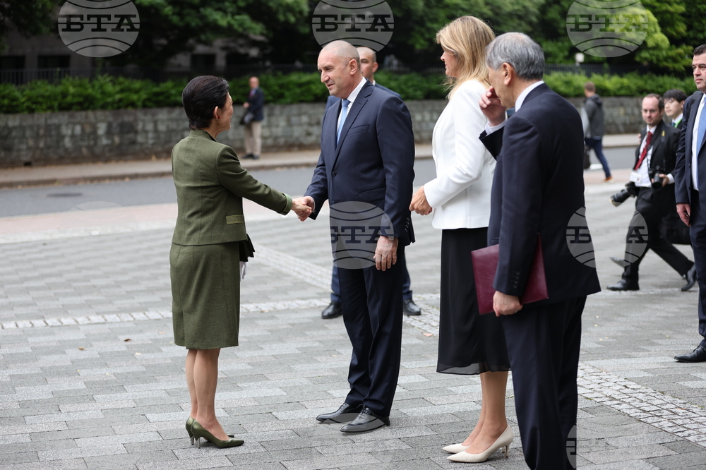 Япония - Румен Радев - принцеса Такамадо - Университет "Васеда" - изложба