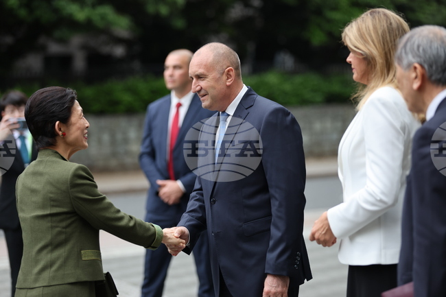 Япония - Румен Радев - принцеса Такамадо - Университет "Васеда" - изложба