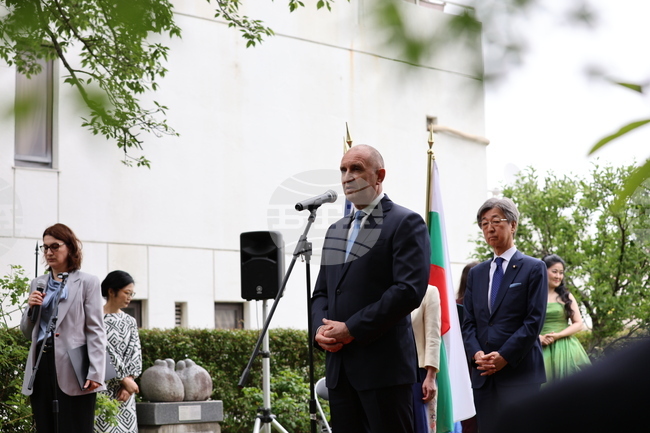 Истинско удоволствие е да разбереш колко много японци се интересуват и знаят за България, каза президентът Румен Радев в Токио 