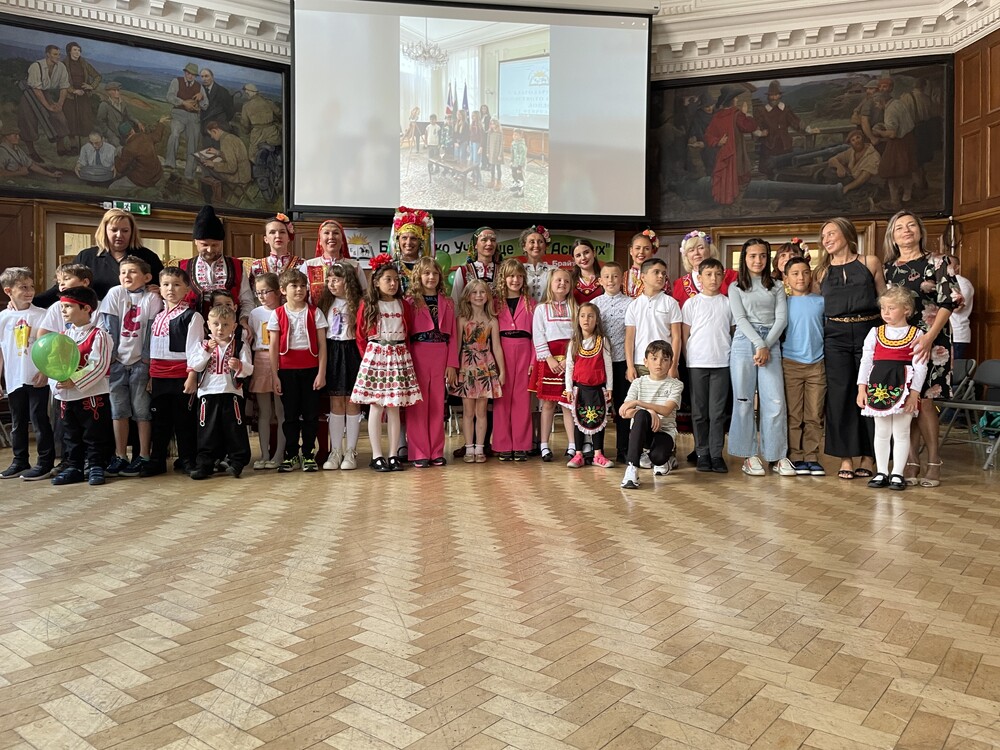 С тържество, базар и изложба българи в Брайтън, Англия, отбелязаха 24 май 