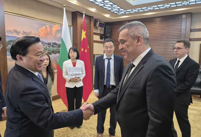 Министър Тахов се срещна с министъра на земеделието на Китай д-р Хан Дзун в Пекин