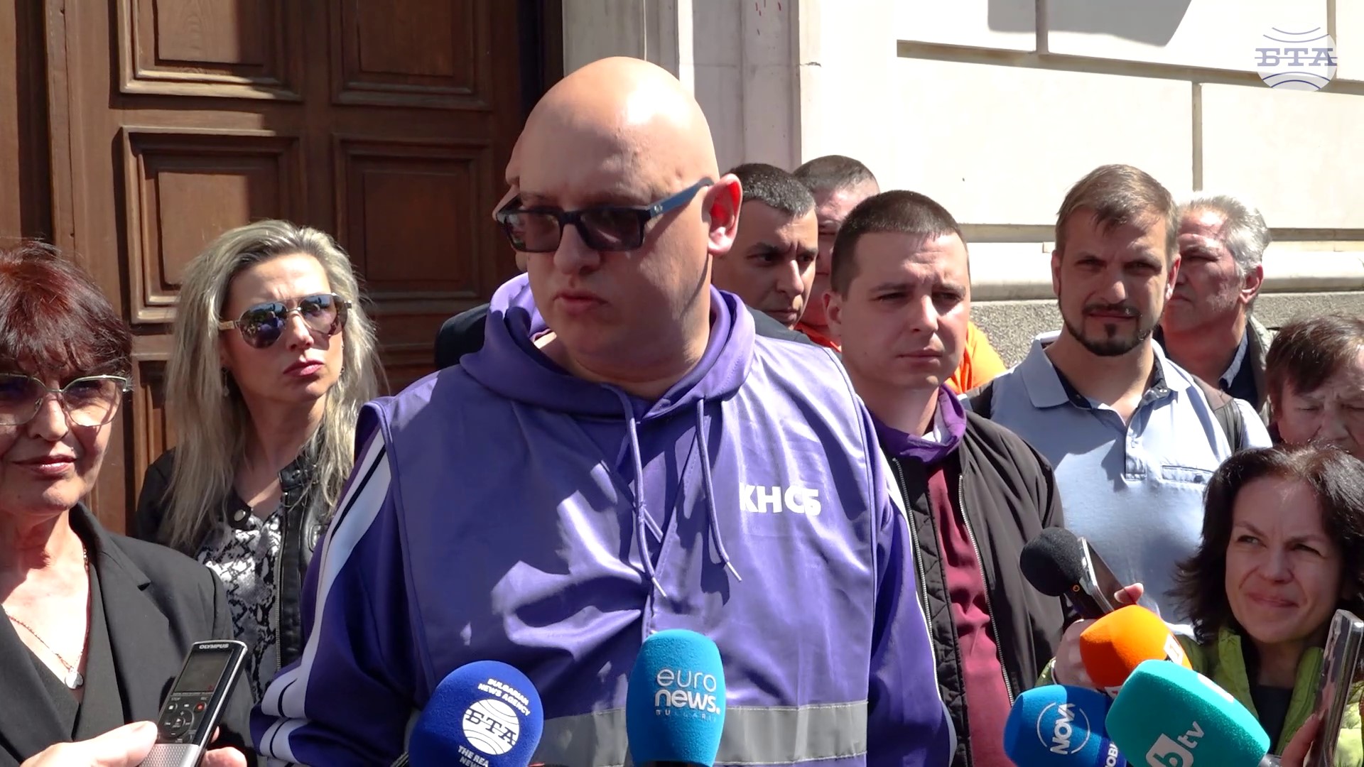 Блокадите остават, влизаме в процедура на безсрочни стачни действия, каза вицепрезидентът на КНСБ след срещата с кмета на София