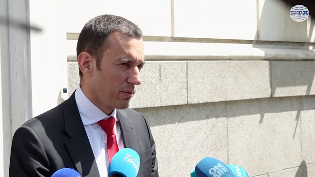 И двете фирми, които обявиха, че от 19 май ще спрат сметопочистването, почистват в днешния ден, съобщи кметът на София Васил Терзиев