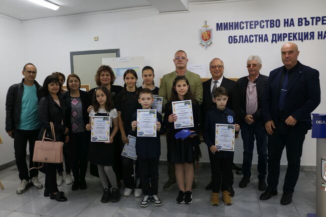 Шестима ученици от Русенско бяха отличени в областния конкурс „Аз и детското полицейско управление“. Призовите места отидоха в СУ „Йордан Йовков“ и Спортното училище 
