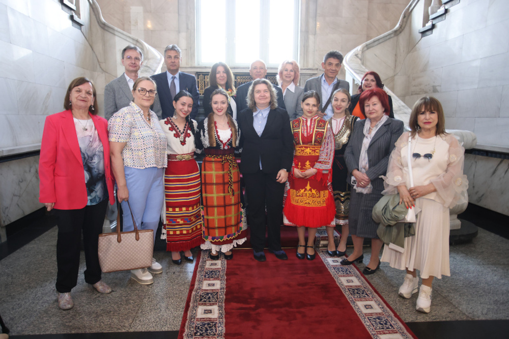 National Assembly Chair Meets Representatives of Emblematic Personality Cultural Association
