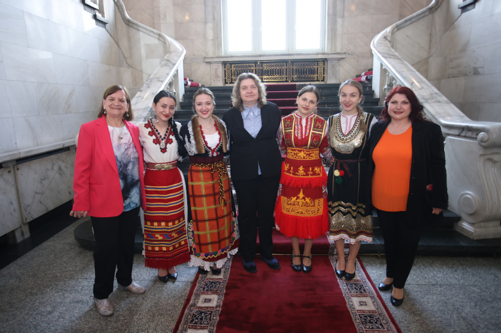 Наталия Киселова се срещна с представители на сдружението за култура „Знакова личност“