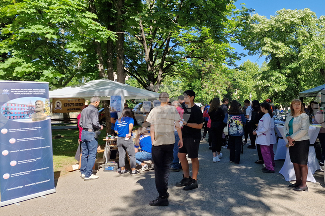 Ученици и родители се запознаха с възможностите за средно образование в Монтана