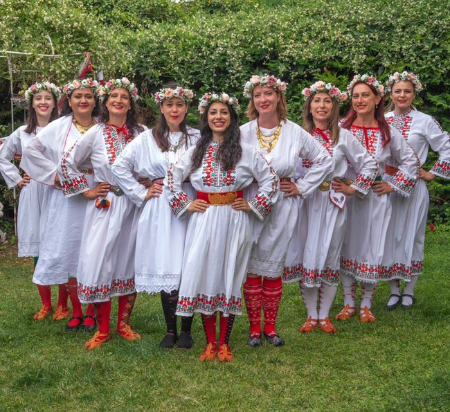 На Събора в Лион ще отбележим и нашата лична танцова 10-годишнина, каза пред БТА Сияна Данова, хореограф на „Старият чинар“ в Барселона