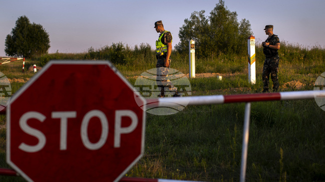 Около 2000 камиона остават блокирани на литовско-беларуската граница, след затварянето ѝ от Вилнюс