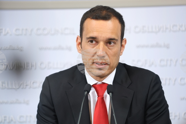 За момента не е на дневен ред увеличаване на цената на билета за градския транспорт в София, каза Васил Терзиев