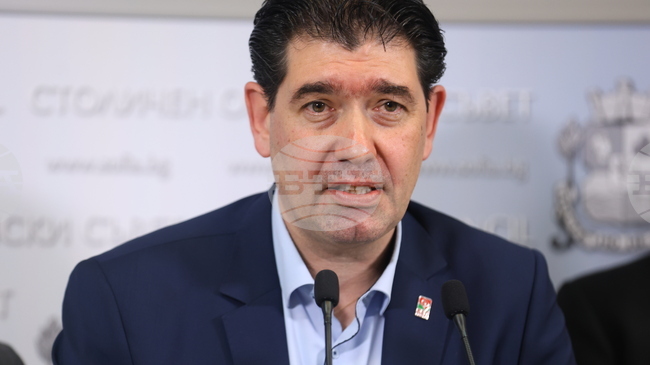 Вместо да подобрим градския транспорт, наказваме гражданите с по-скъпо паркиране, заяви председателят на МК „БСП за България" Иван Таков 