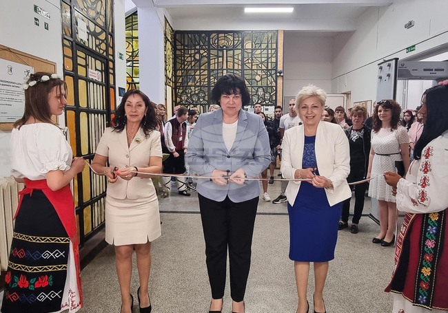 В Професионалната гимназия по селско стопанство в Долни Дъбник откриха STEM кабинети