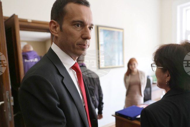 И двете фирми, които обявиха, че от 19 май ще спрат сметопочистването, почистват в днешния ден, съобщи кметът на София Васил Терзиев 