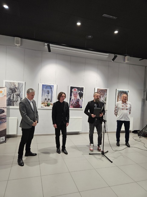 Фотографска изложба „България в очите на поляците“ бе открита в Културния център на град Островец Швентокшиски, Полша 