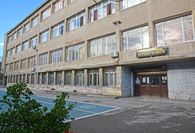 Община Варна: От 1 юни учебните занятия за учениците от IV до VII клас на ОУ „Й. Йовков“ ще се провеждат в ОУ „Цар Симеон“