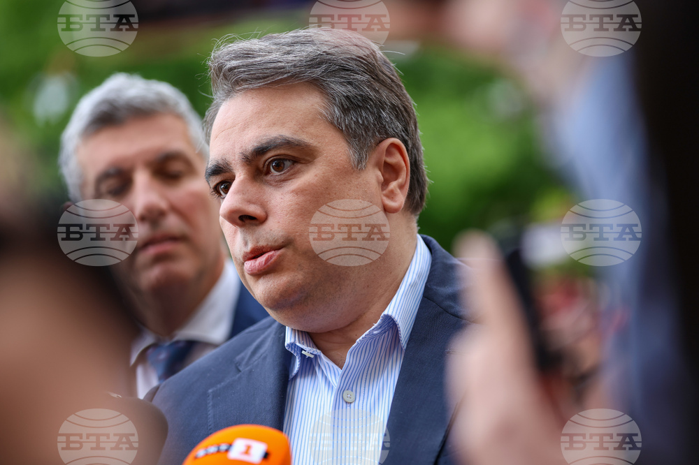 Continue the Change Co-Chair Vassilev: No Consumer Prices Surge Expected After Euro Adoption, Real Estate Properties May Increase