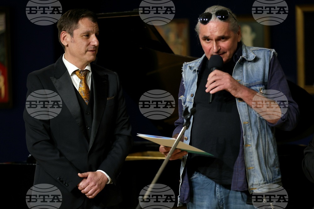 „13 века България“ - роман на годината - награда