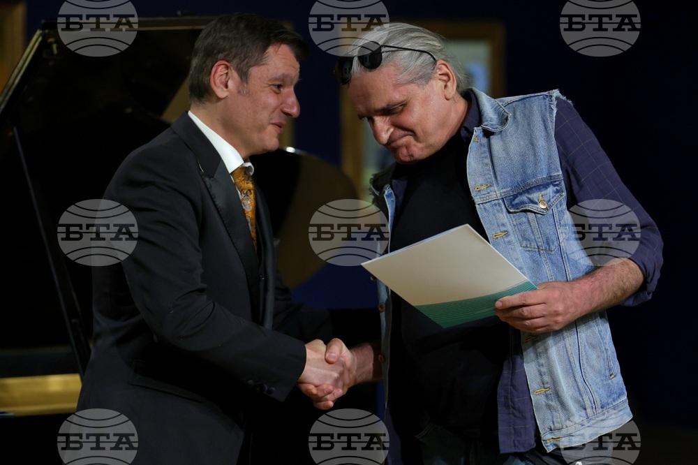 „13 века България“ - роман на годината - награда