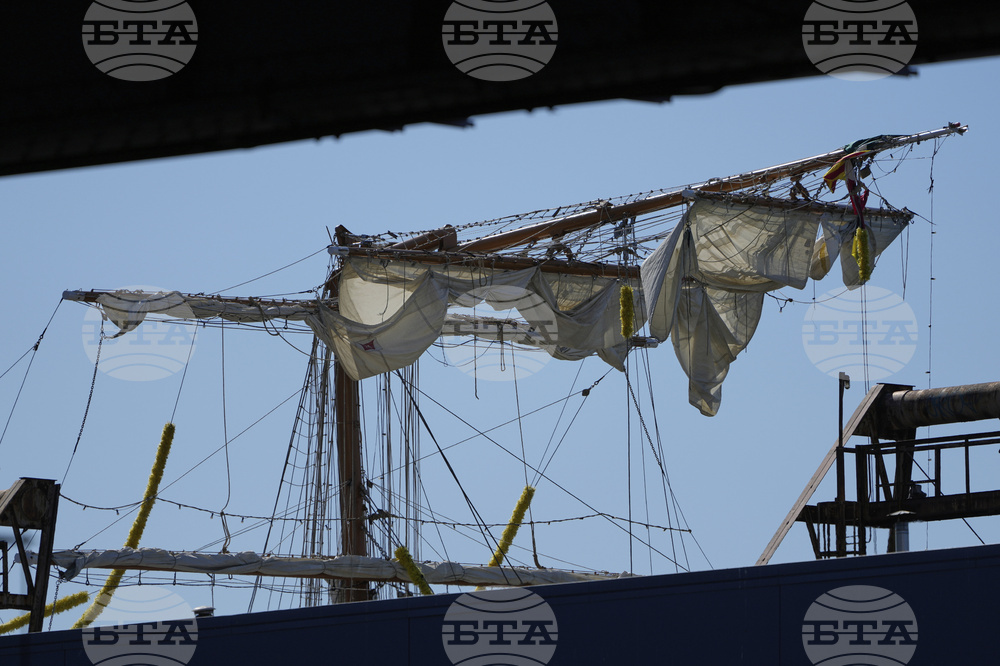 APTOPIX Brooklyn Bridge Collision
