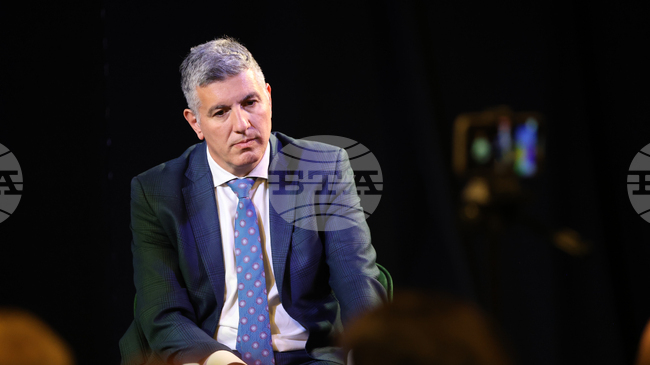 България се вдигна, написа във Фейсбук депутатът от "Продължаваме промяната-Демократична България" Андрей Цеков.