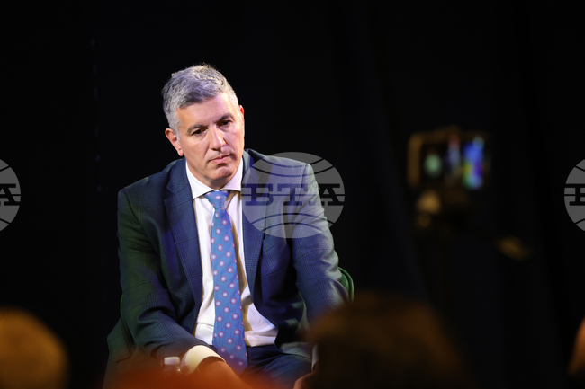 България се вдигна, написа във Фейсбук депутатът от "Продължаваме промяната-Демократична България" Андрей Цеков