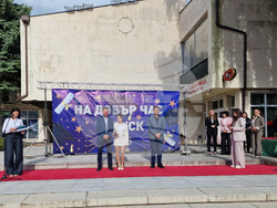 Самоков - награждаване - абитуриенти - отличници