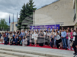 Самоков - награждаване - абитуриенти - отличници