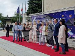 Самоков - награждаване - абитуриенти - отличници