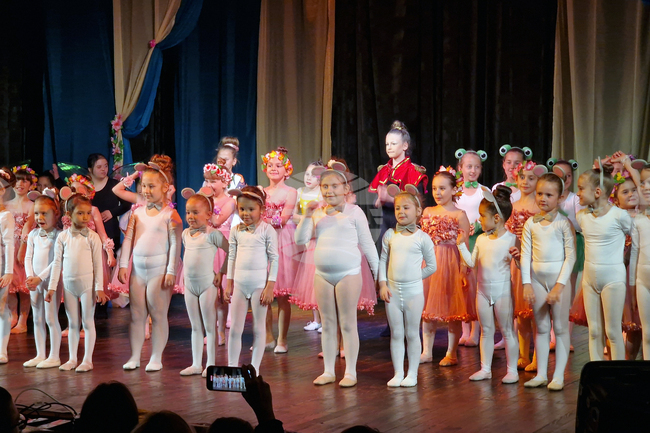 Балетната школа към самоковското читалище представи премиерно спектакъла „Палечка“