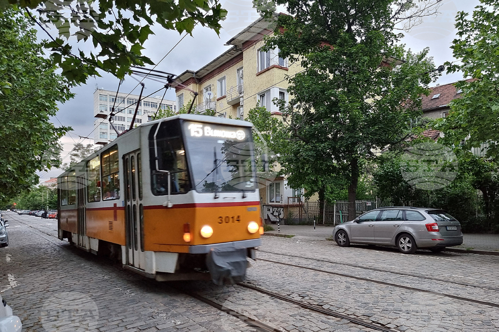 Възстановено е движението на наземния градски транспорт в София