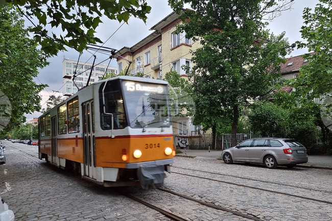 Възстановено е движението на наземния градски транспорт в София