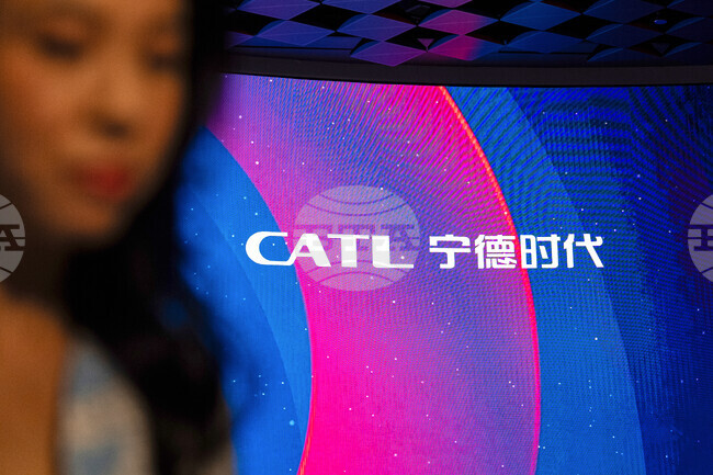 Китайският производител на батерии за електромобили Си Ей Ти Ел ще удвои капацитета си в завода за тестване на батерии в Германия до 2026 г.