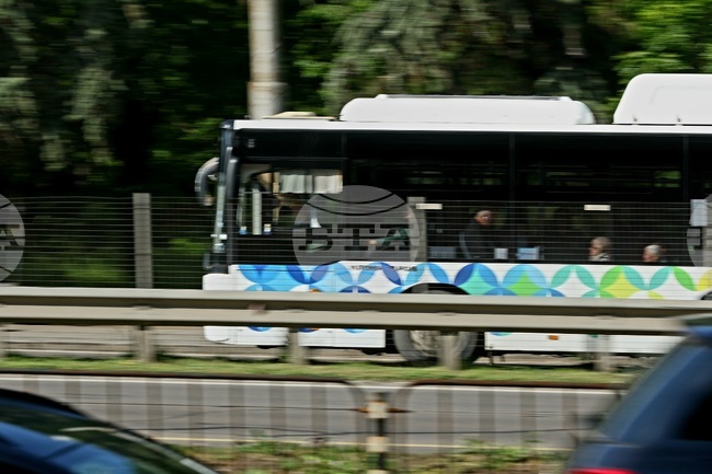 Мъж на 77 години почина след катастрофа между автобус и автомобил в София