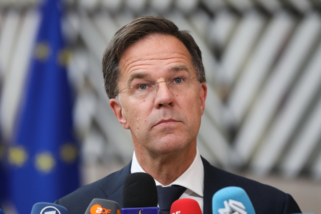 Рюте: Да бъдем благодарни на САЩ, че заемат лидерска позиция за Украйна